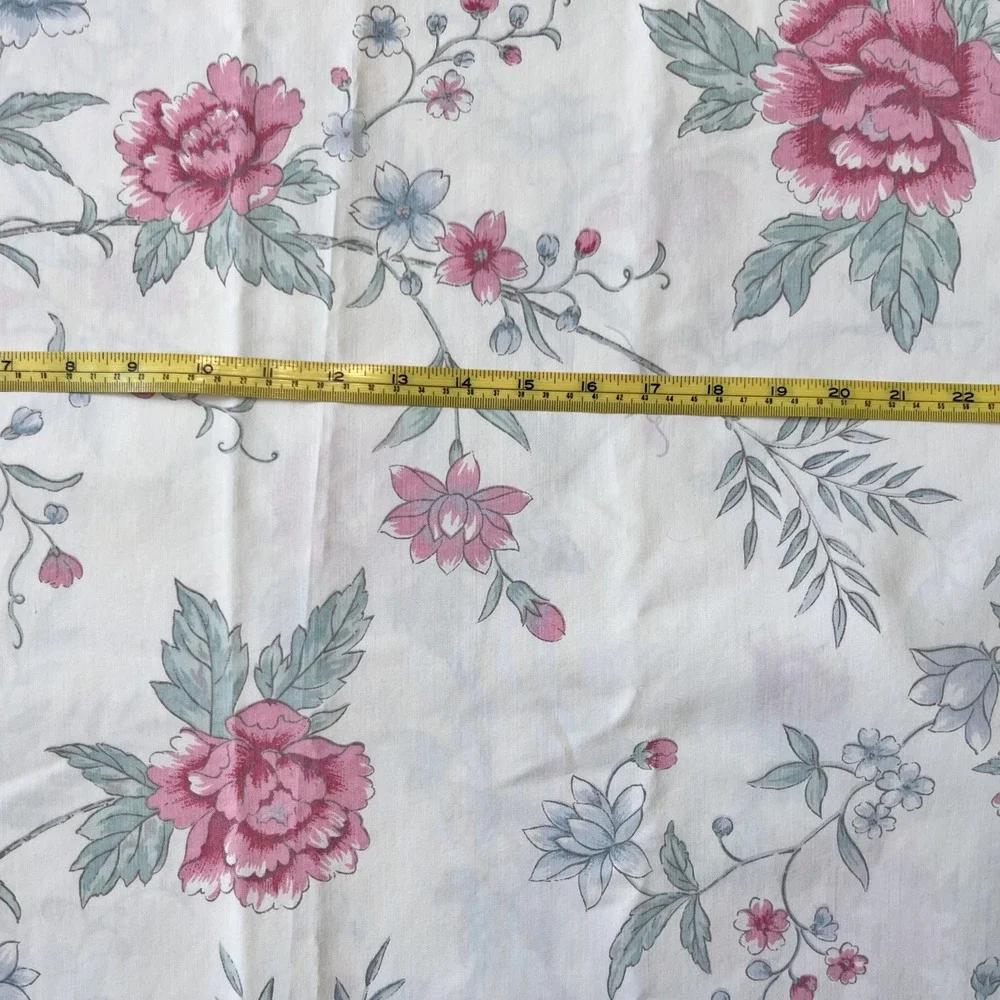 Vintage Queen size Flat sheet in pretty pink‎ floral, Springmaid
